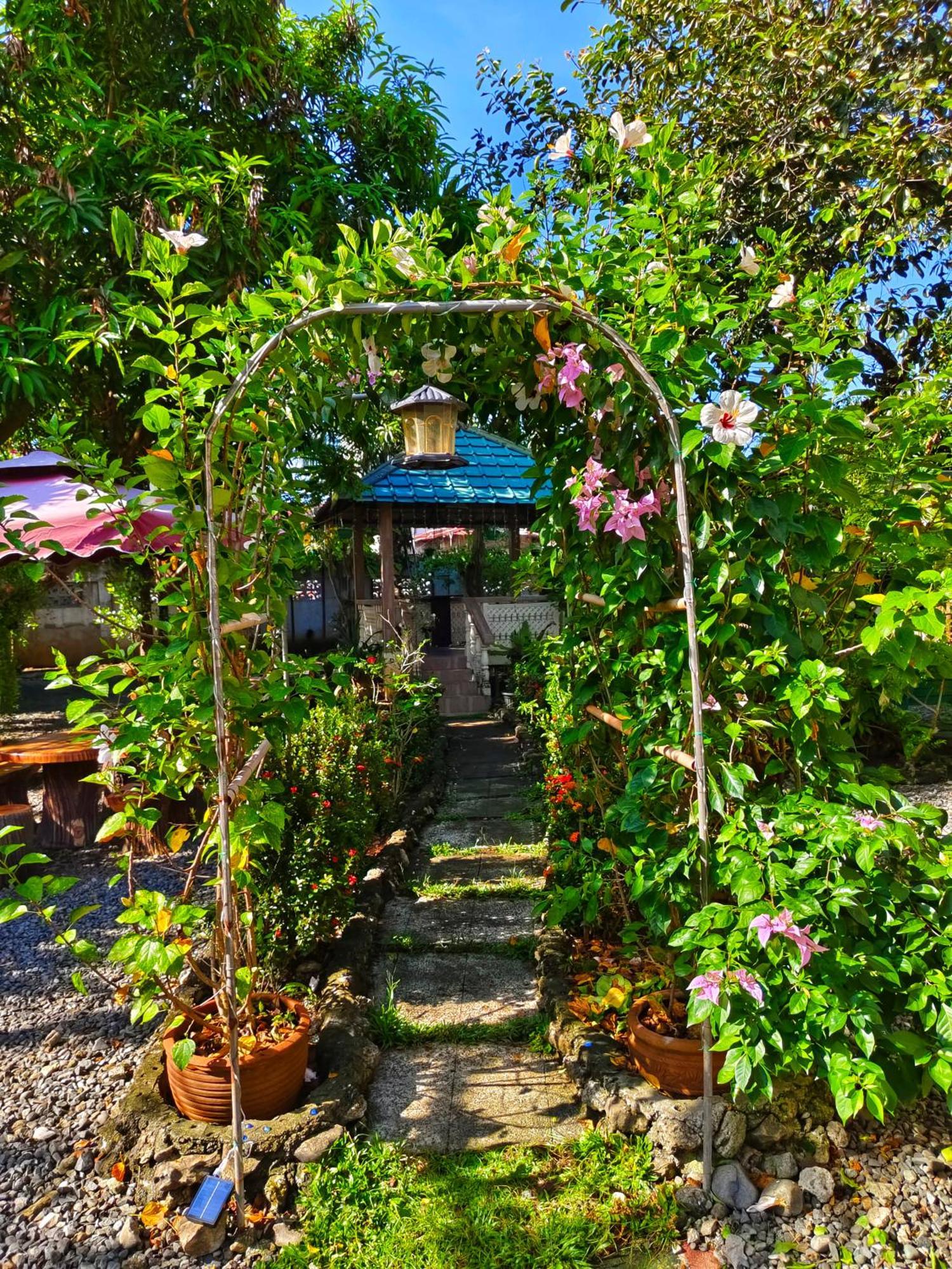 Monte Rio Gardens Bed & Breakfast Alaminos Exterior foto